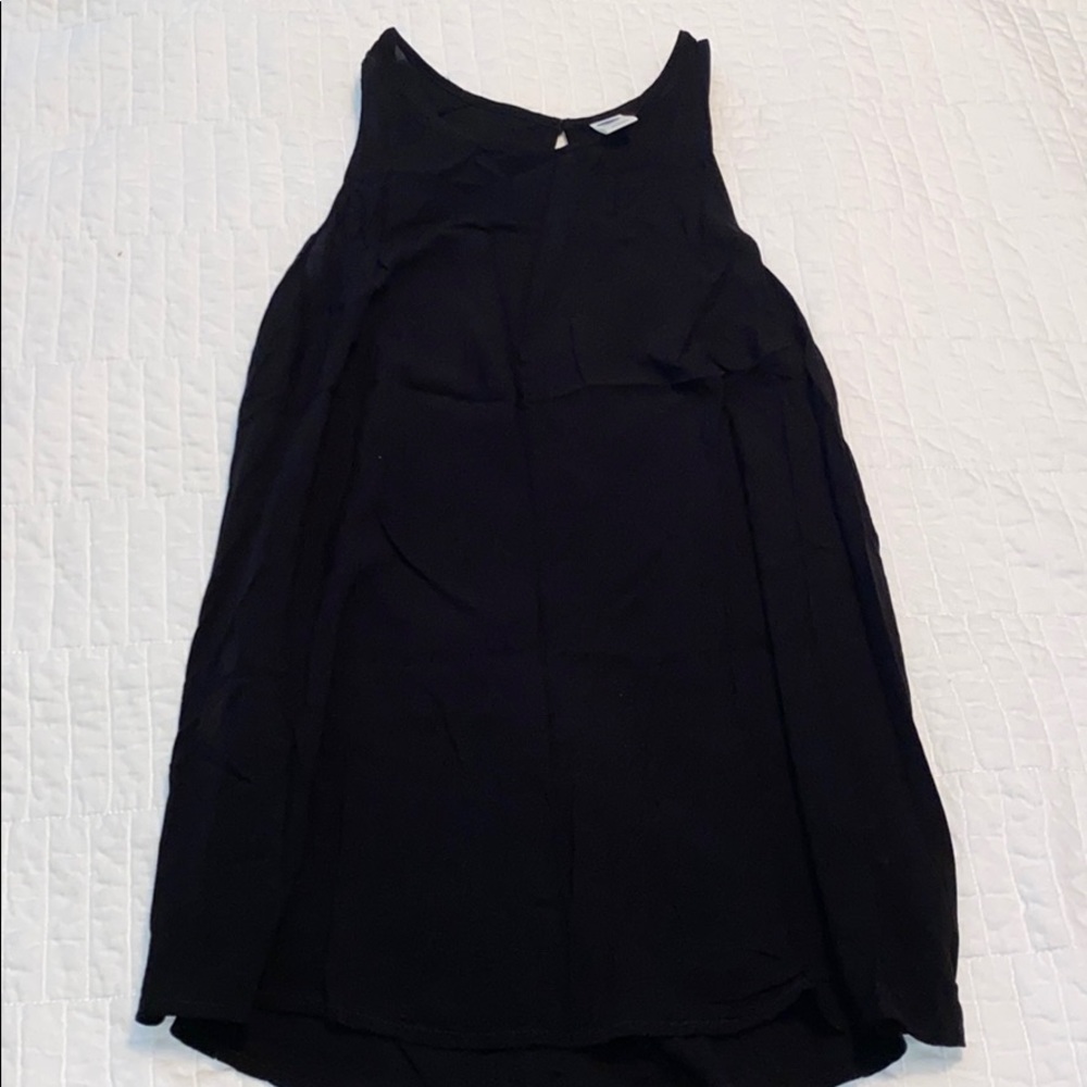 Sleeveless black flowy tank